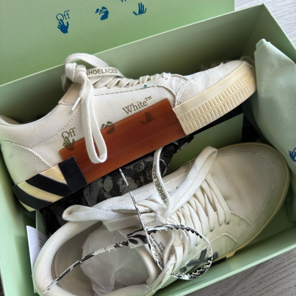 Off-White White Sneakers Modern Streetwear Style